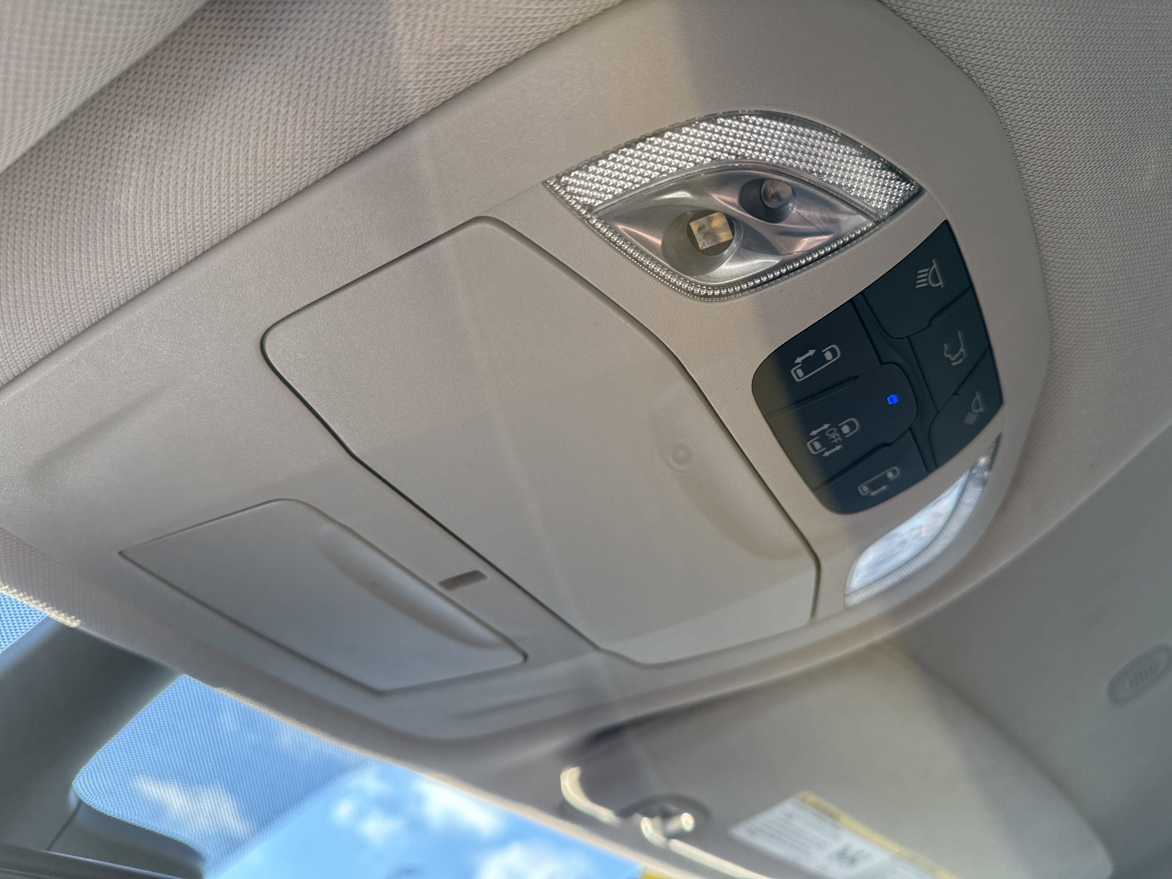 Used 2023 Chrysler Pacifica Touring-L image 28