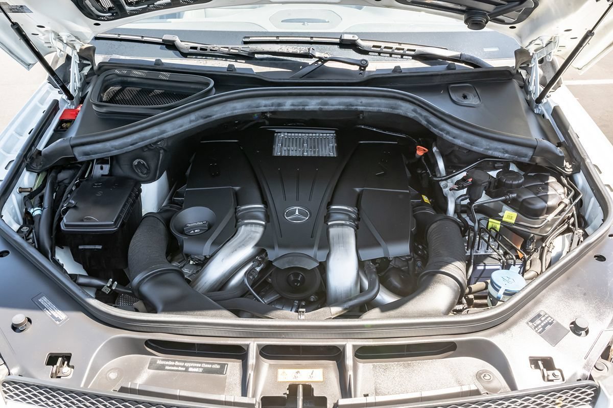 Used 2015 Mercedes-Benz GL 550 4MATIC image 16