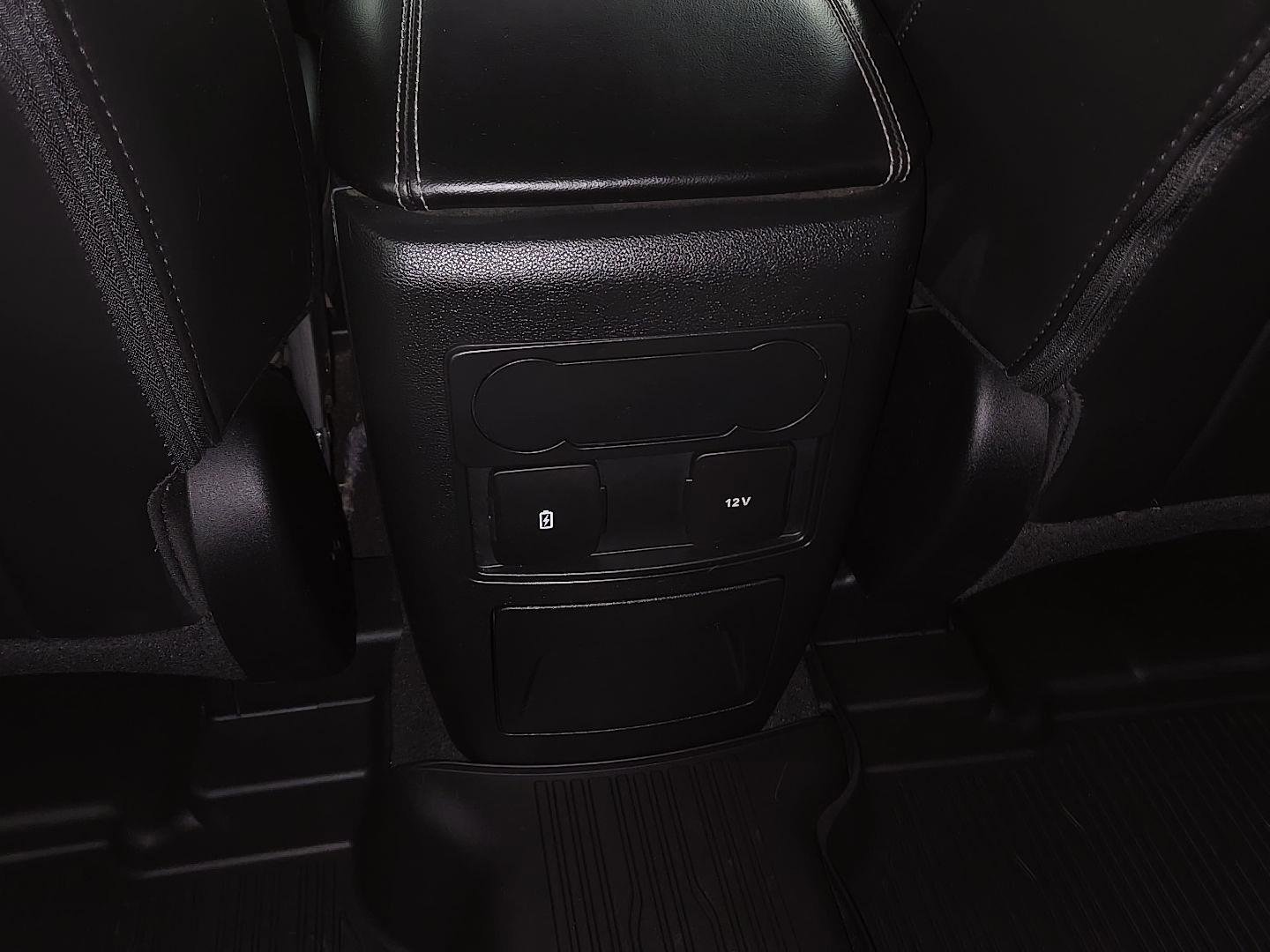 Used 2023 Ford Explorer XLT image 11