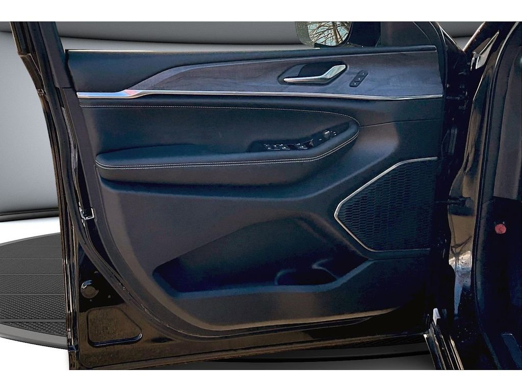 Certified 2025 Jeep Grand Cherokee Overland image 20