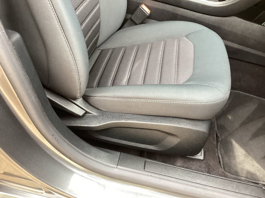 Used 2020 Ford Fusion SE FWD image 26