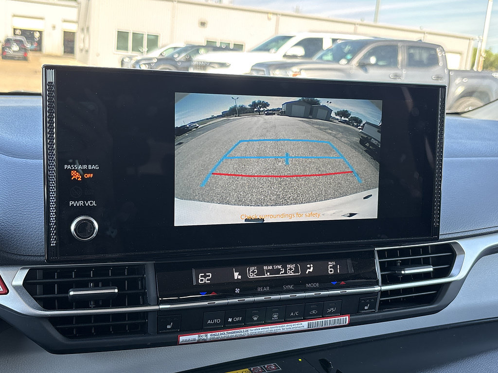 Used 2026 Toyota Sienna XLE FWD image 11