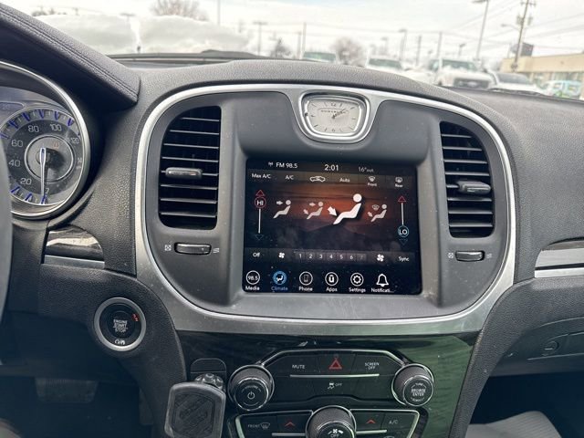 Certified 2022 Chrysler 300 Touring w/ Sport Appearance Package image 10