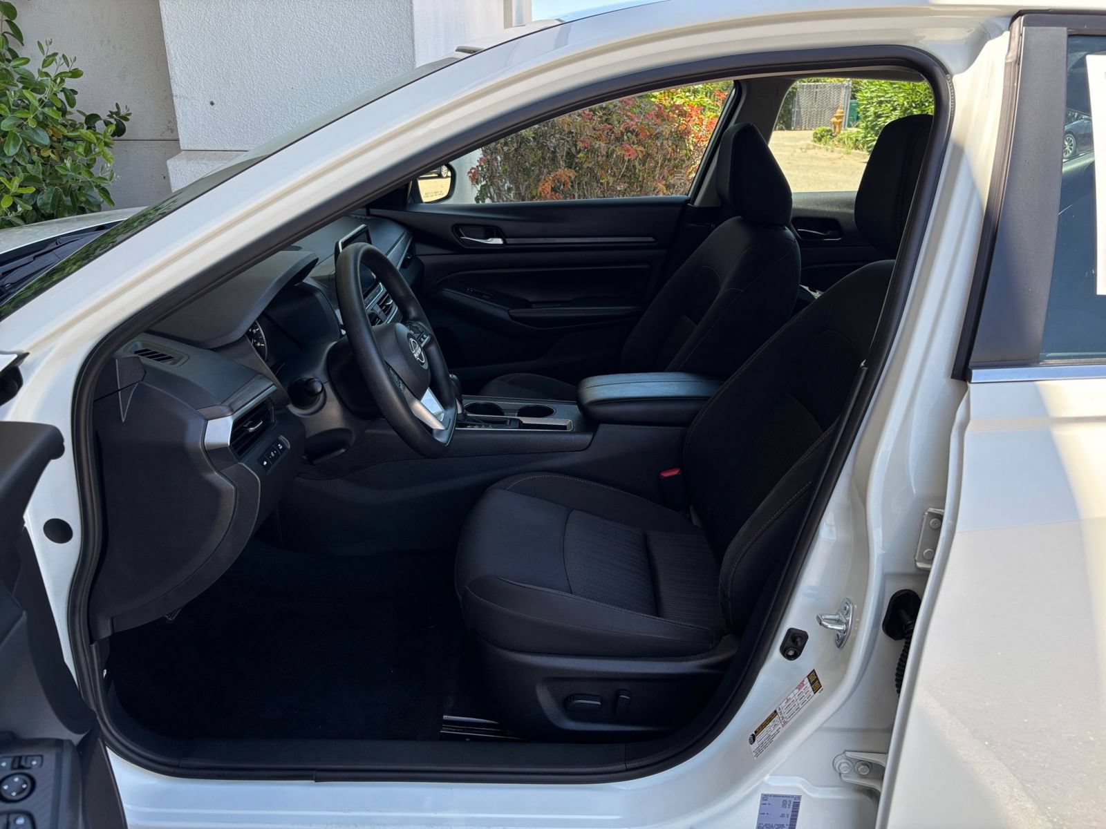Used 2025 Nissan Altima 2.5 SV FWD image 28