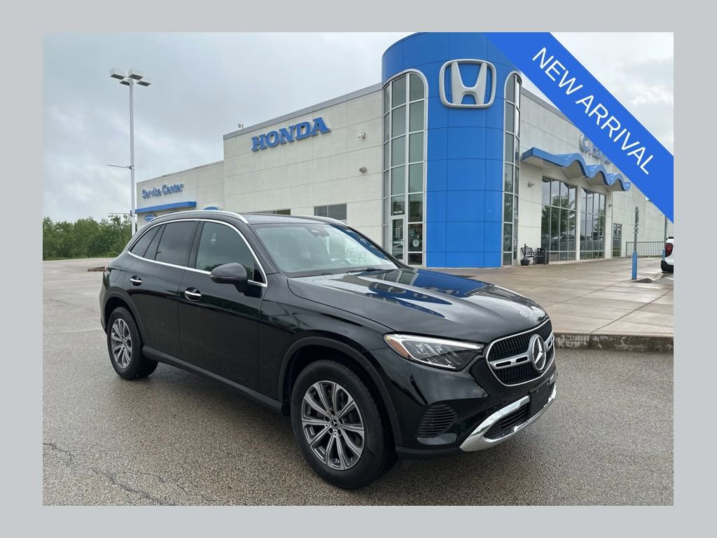 Used 2025 Mercedes-Benz GLC 300 image 1