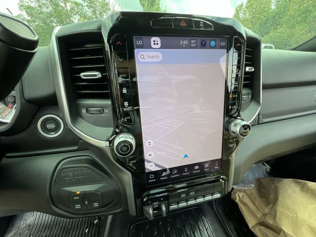 New 2025 RAM 5500 4x4 Regular Cab image 22