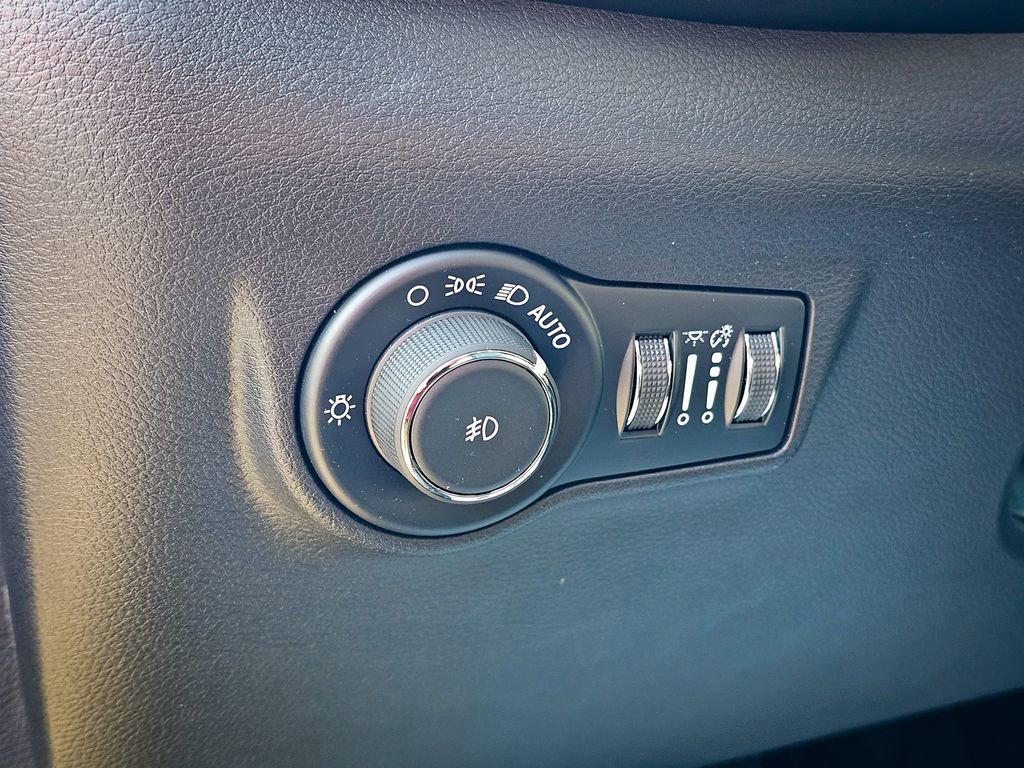 Used 2024 Jeep Compass Latitude image 13