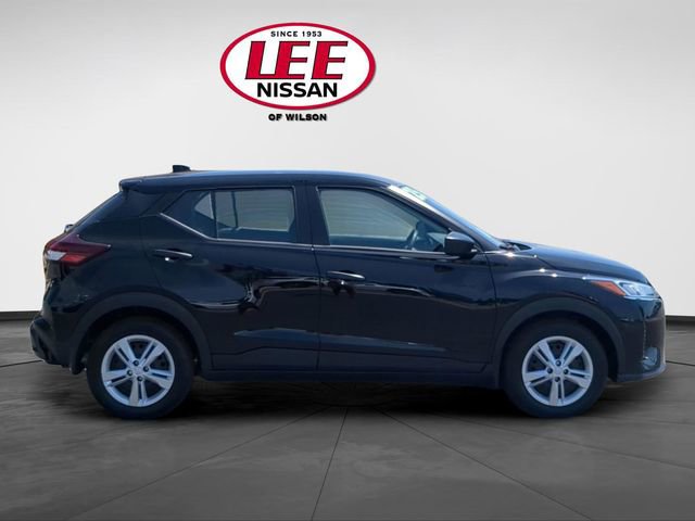 Certified 2025 Nissan Kicks Play S FWD image 2