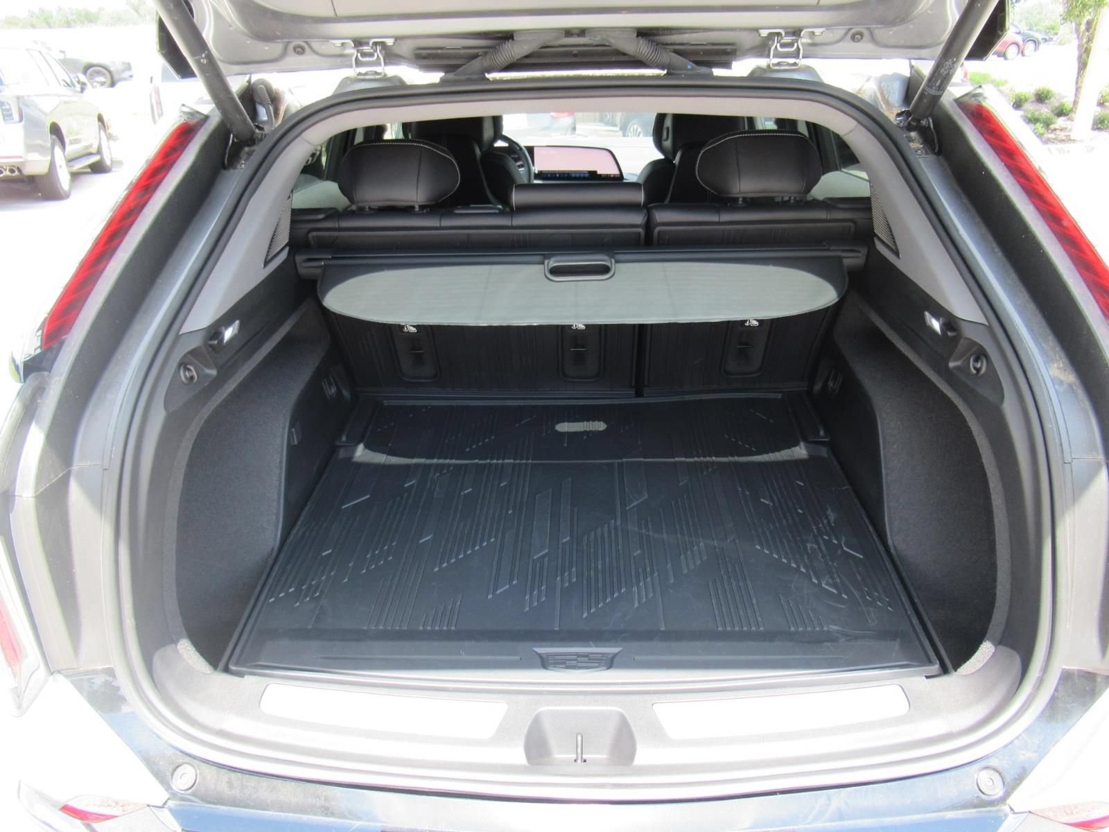 Certified 2025 Cadillac Optiq Sport 2 w/ LPO, Floor Liner Package AWD/4WD image 37