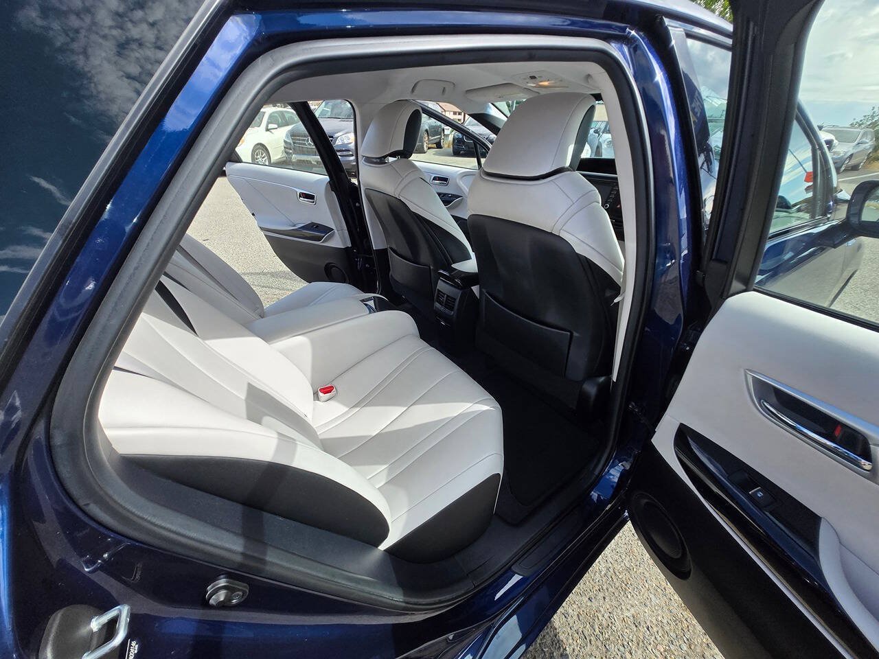 Used 2018 Toyota Mirai FWD image 30
