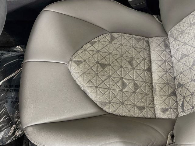 Used 2023 Toyota Highlander Bronze Edition FWD image 19