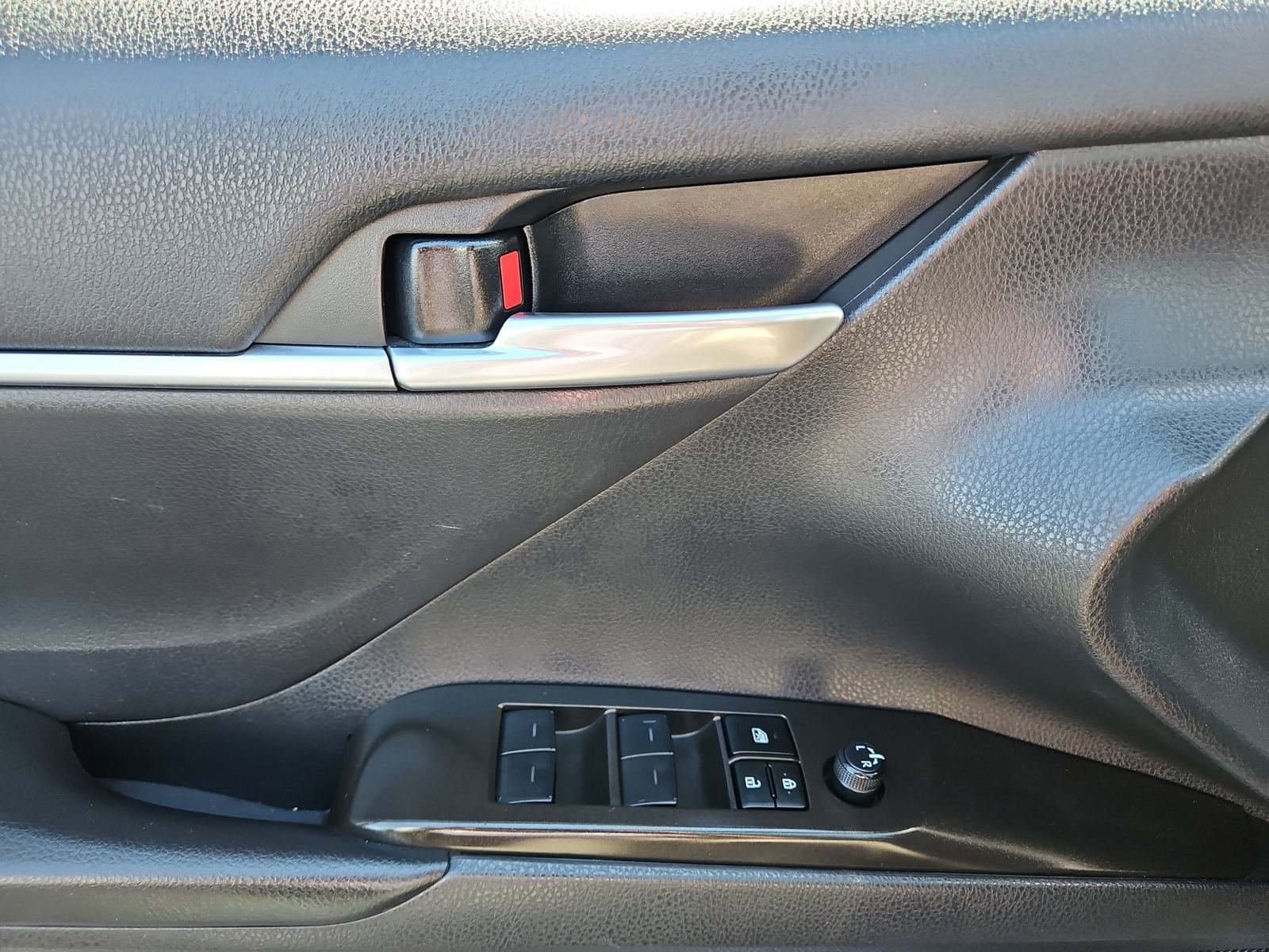 Used 2023 Toyota Camry LE FWD image 16