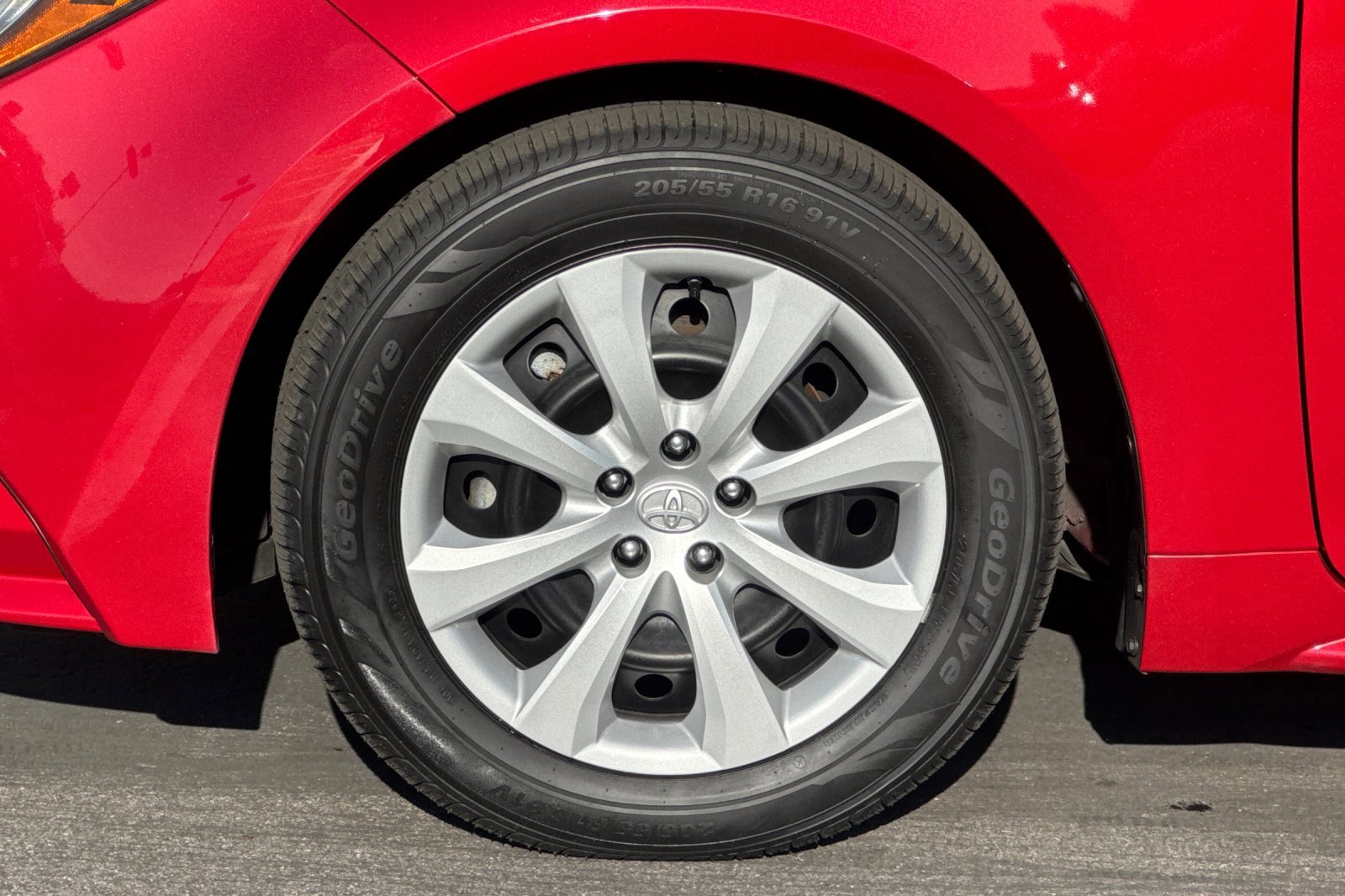 Certified 2021 Toyota Corolla LE image 32