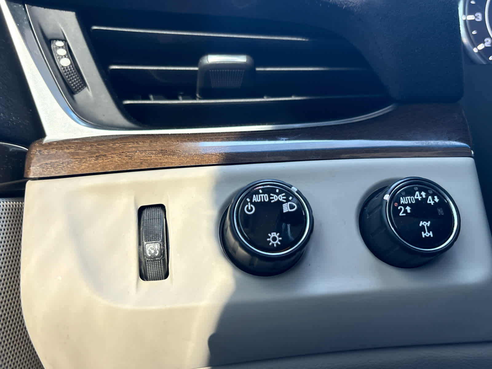 Used 2019 Cadillac Escalade Luxury image 23