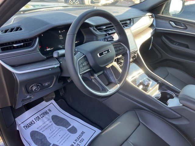 New 2025 Jeep Grand Cherokee L Limited w/ Trailer Tow Package image 13