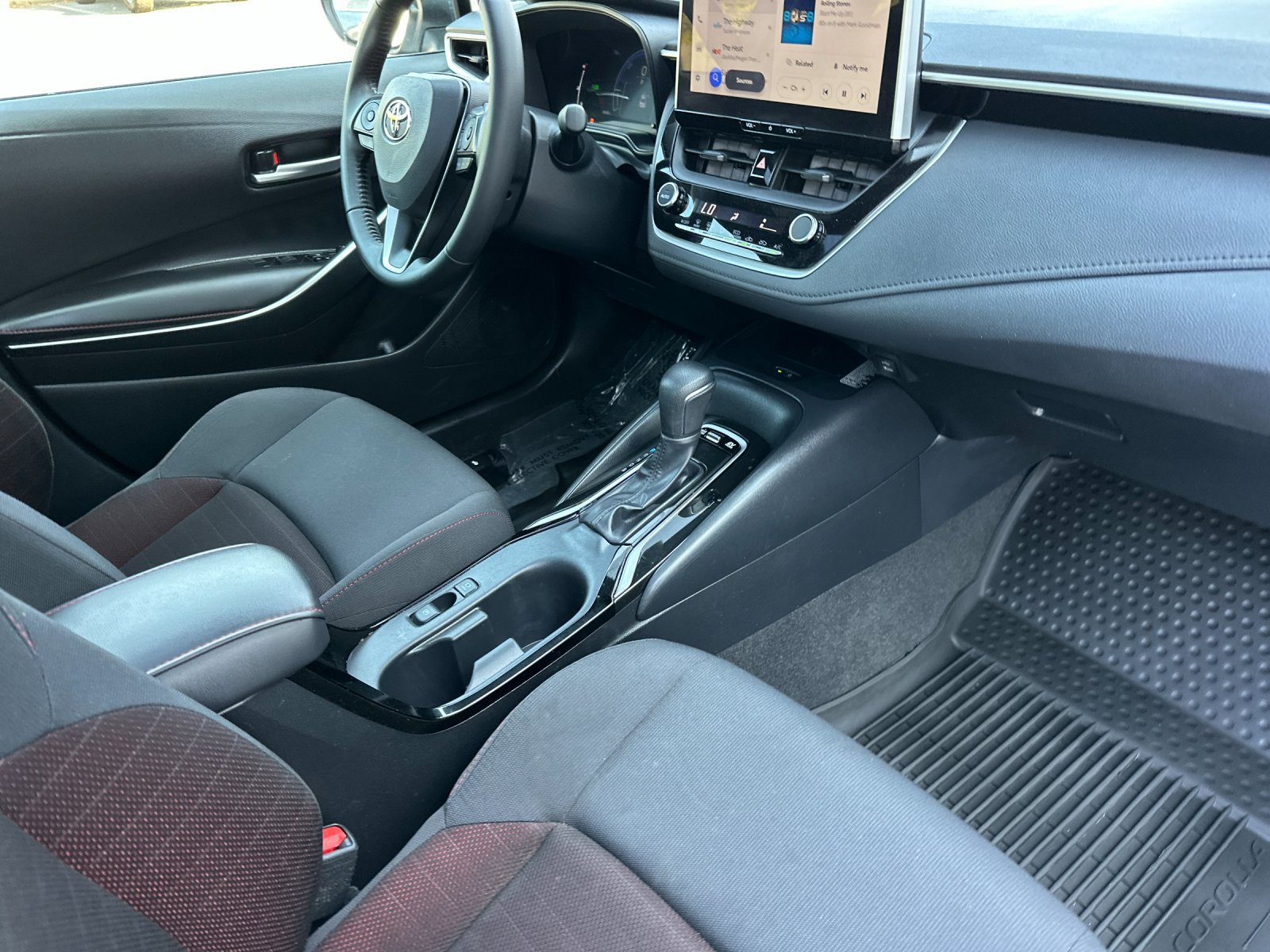 Used 2025 Toyota Corolla SE w/ SE Premium Package AWD/4WD image 15