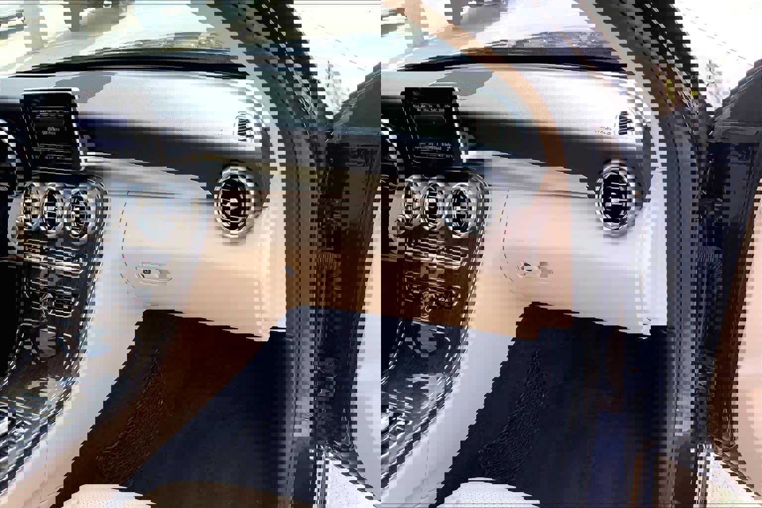 Used 2018 Mercedes-Benz C 300 Sedan image 19