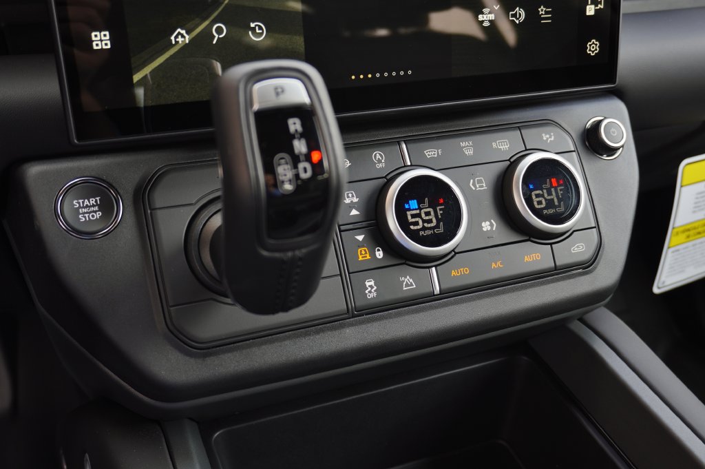 New 2026 Land Rover Defender 110 X-Dynamic SE AWD/4WD image 24