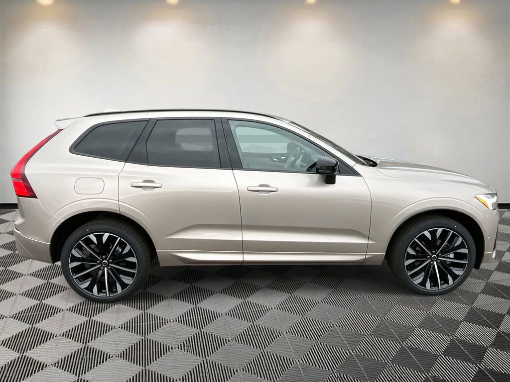 New 2026 Volvo XC60 B5 Ultra w/ Climate Package image 2