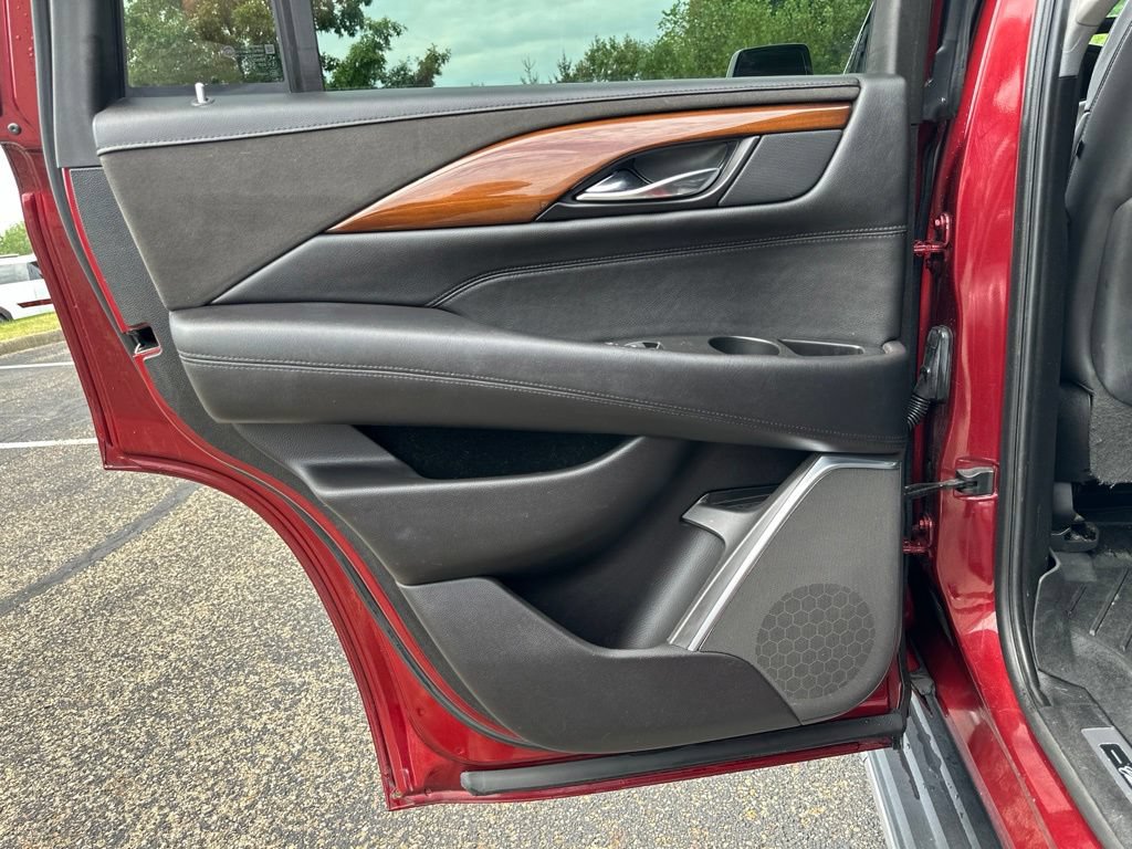 Used 2020 Cadillac Escalade Luxury AWD/4WD image 40