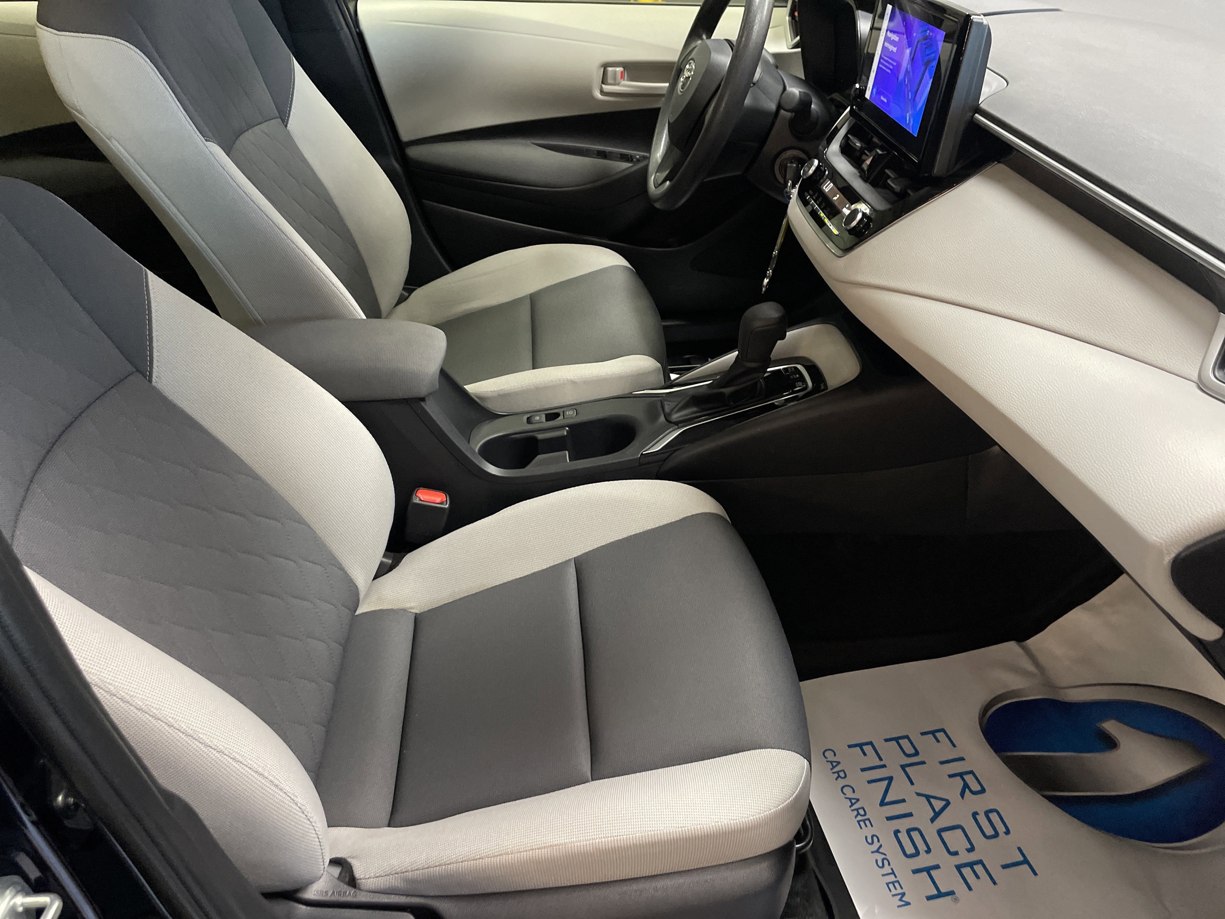 Used 2025 Toyota Corolla LE FWD image 35