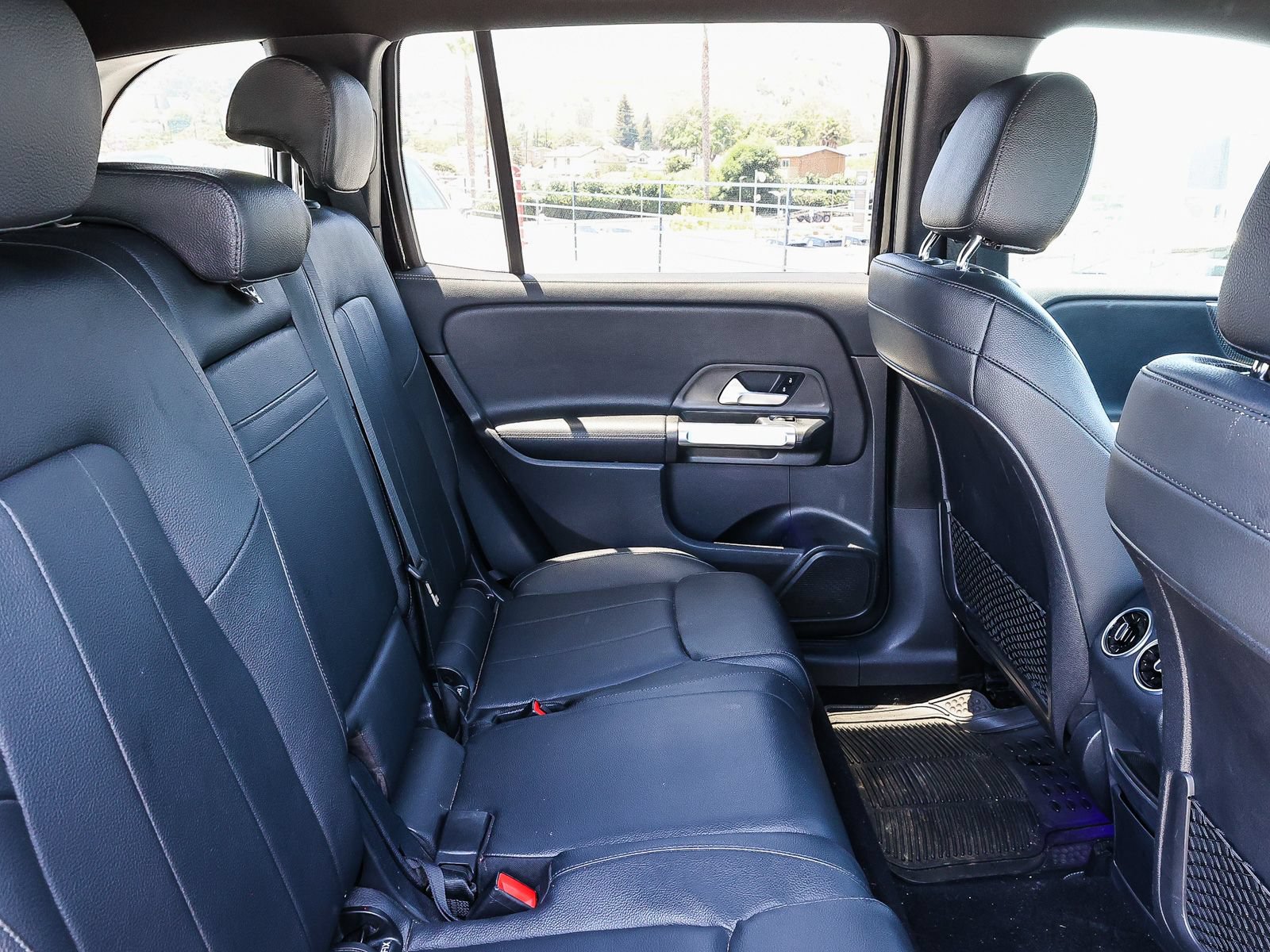 Used 2021 Mercedes-Benz GLB 250 w/ Premium Package image 19