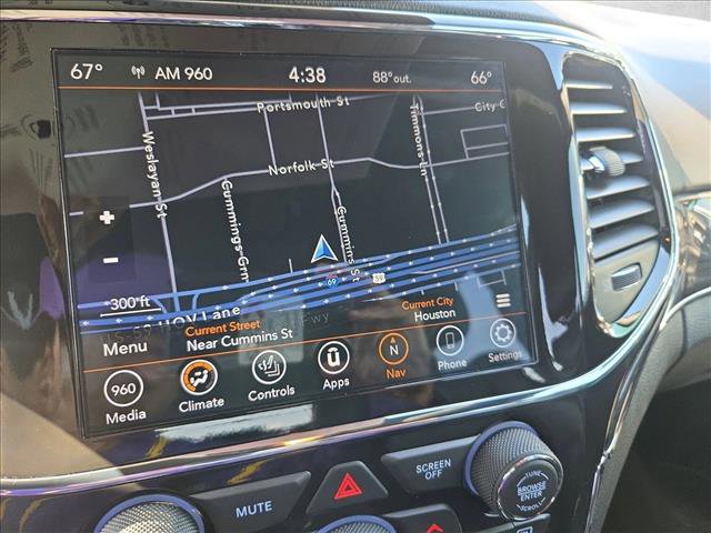 Used 2020 Jeep Grand Cherokee Overland AWD/4WD image 11