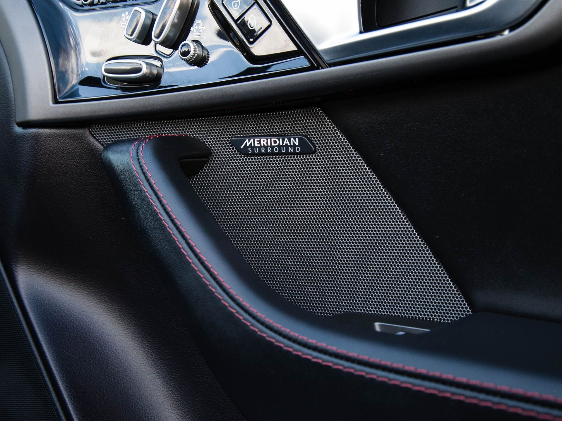 Used 2015 Jaguar F-TYPE S image 29