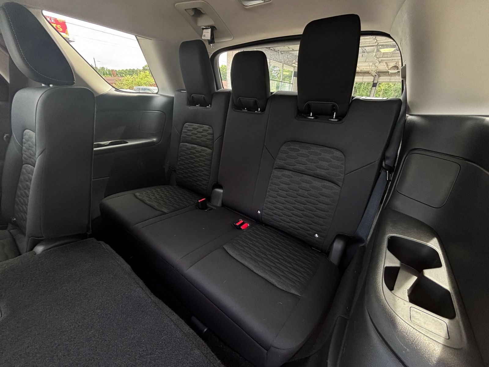 Used 2025 Nissan Pathfinder SV FWD image 31