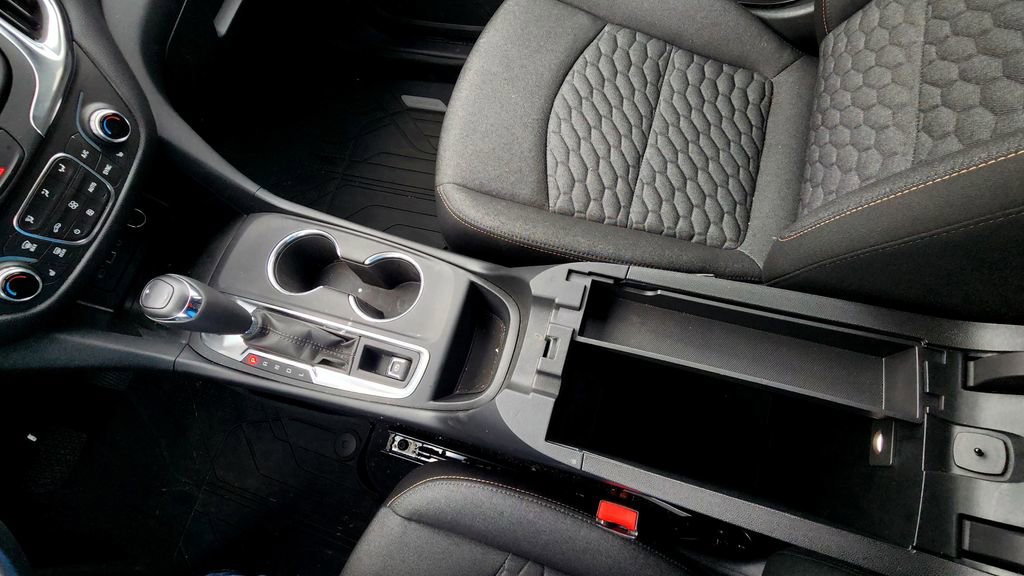 Used 2019 Chevrolet Equinox LT image 31