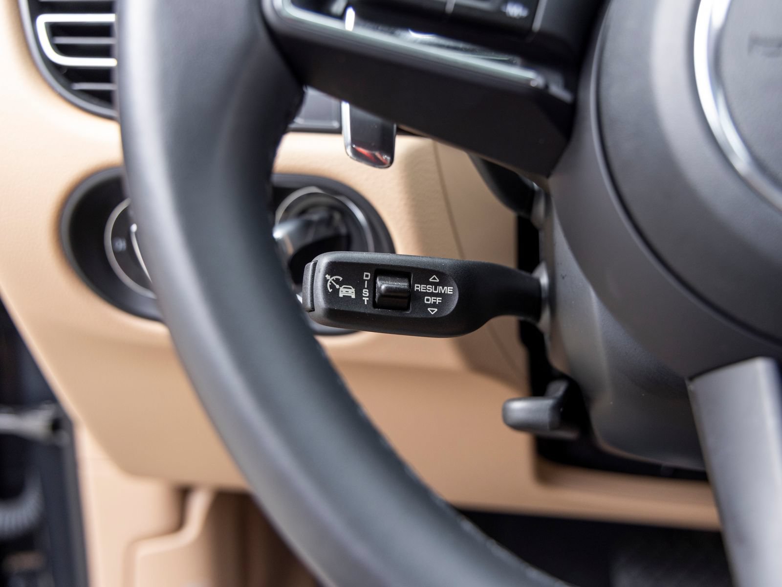 Certified 2023 Porsche Macan AWD/4WD image 38