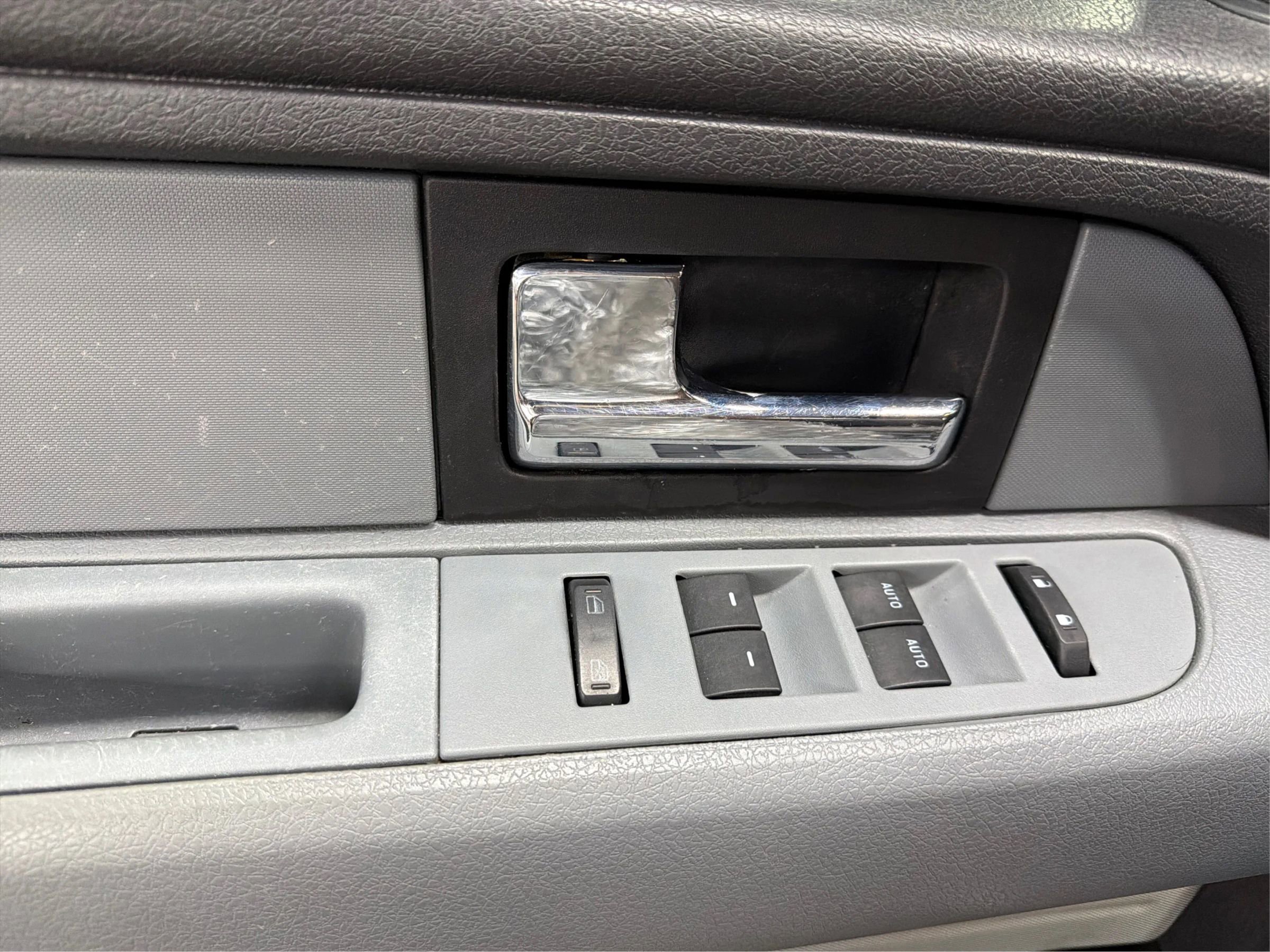 Used 2013 Ford F150 XLT w/ XLT Chrome Pkg image 24