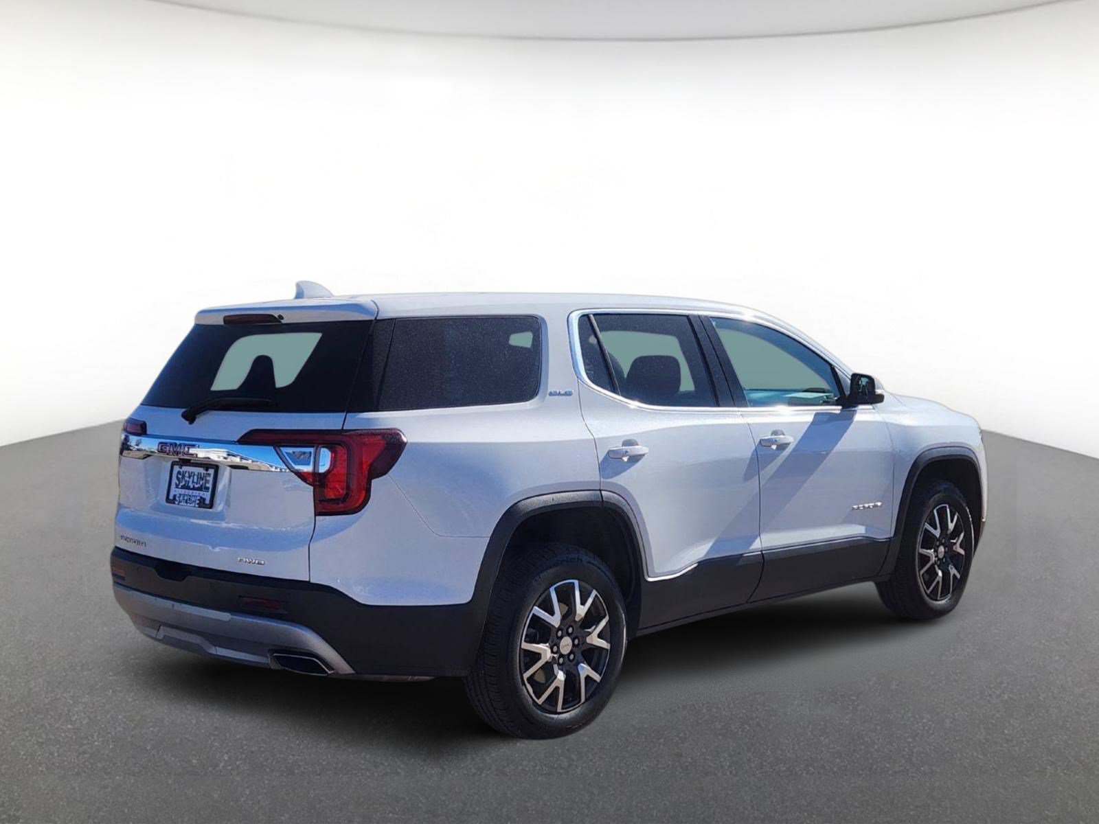 Used 2023 GMC Acadia SLE AWD/4WD image 3