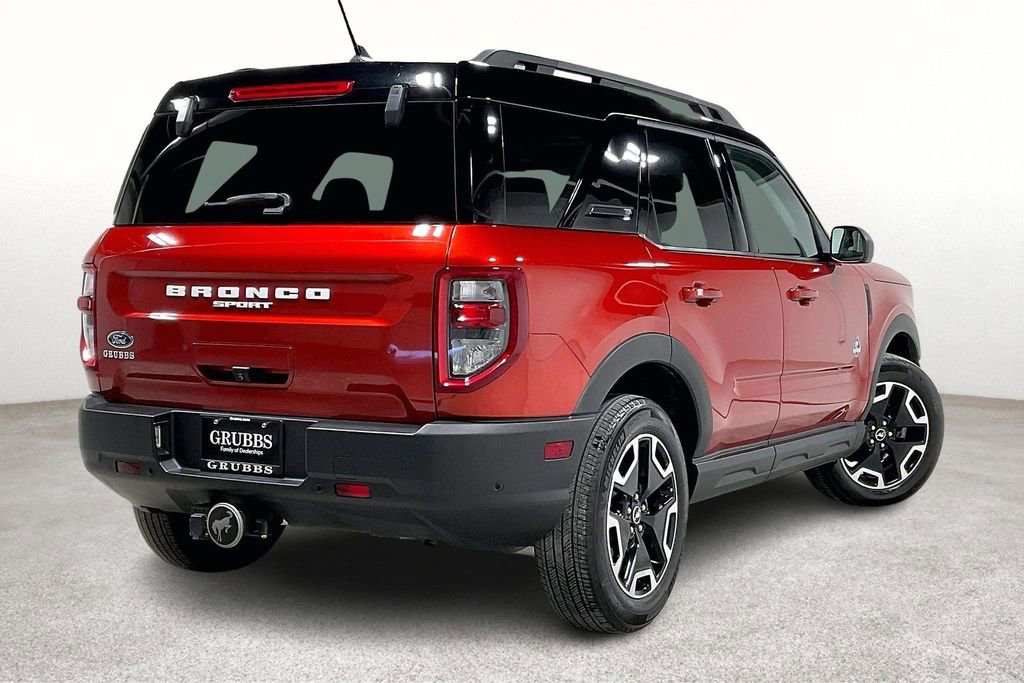 Used 2022 Ford Bronco Sport Outer Banks w/ Tech Package image 2