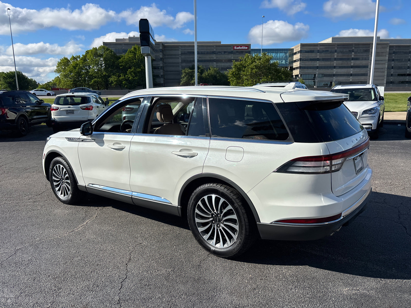 Certified 2020 Lincoln Aviator Reserve w/ Elements Package Plus AWD/4WD image 5