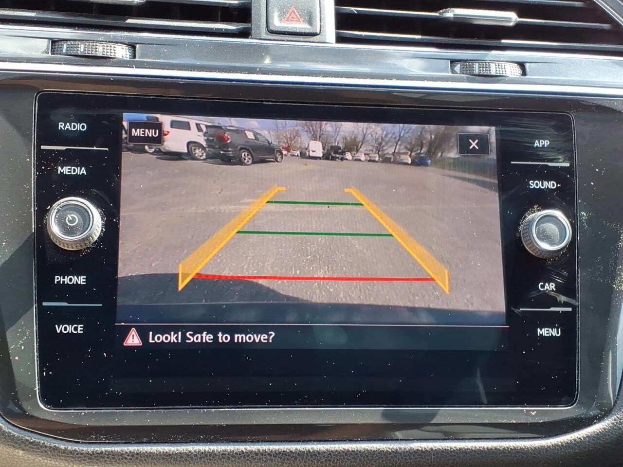 Used 2018 Volkswagen Tiguan SE w/ Panoramic Sunroof Package FWD image 19