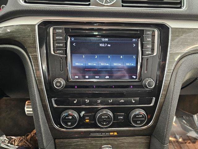 Used 2016 Volkswagen Passat 3.6 SEL Premium image 15