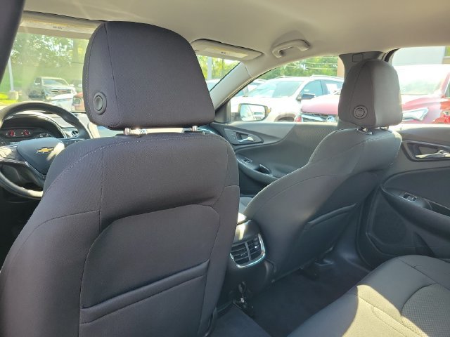 Used 2017 Chevrolet Malibu LT FWD image 11