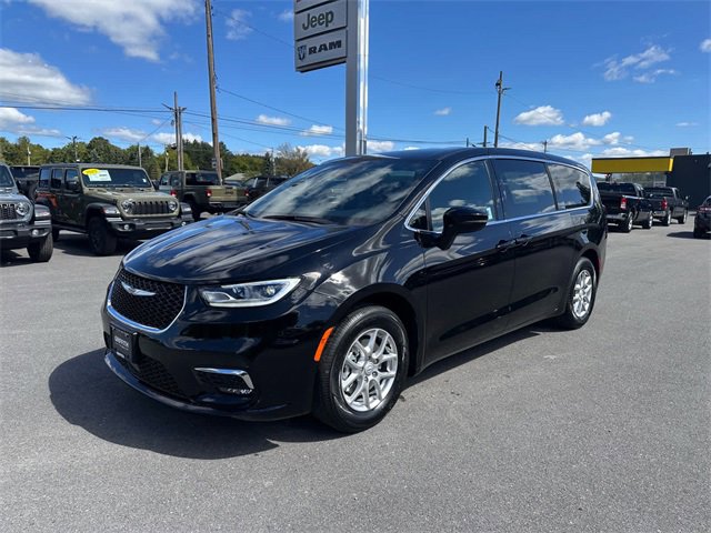 New 2026 Chrysler Pacifica Select