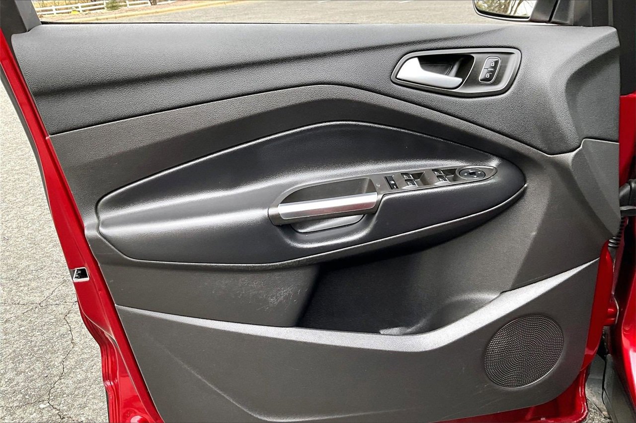 Used 2019 Ford Escape SE image 25