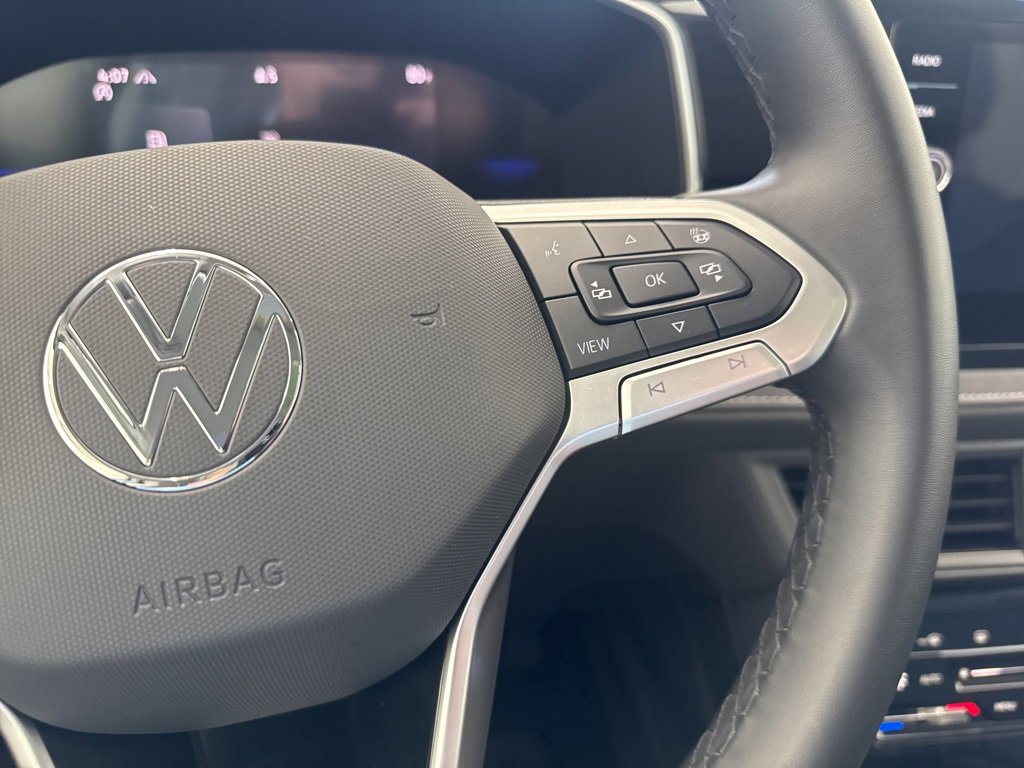 Certified 2025 Volkswagen Taos SE image 18