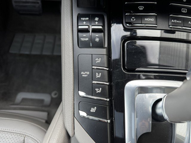 Used 2013 Porsche Cayenne image 29