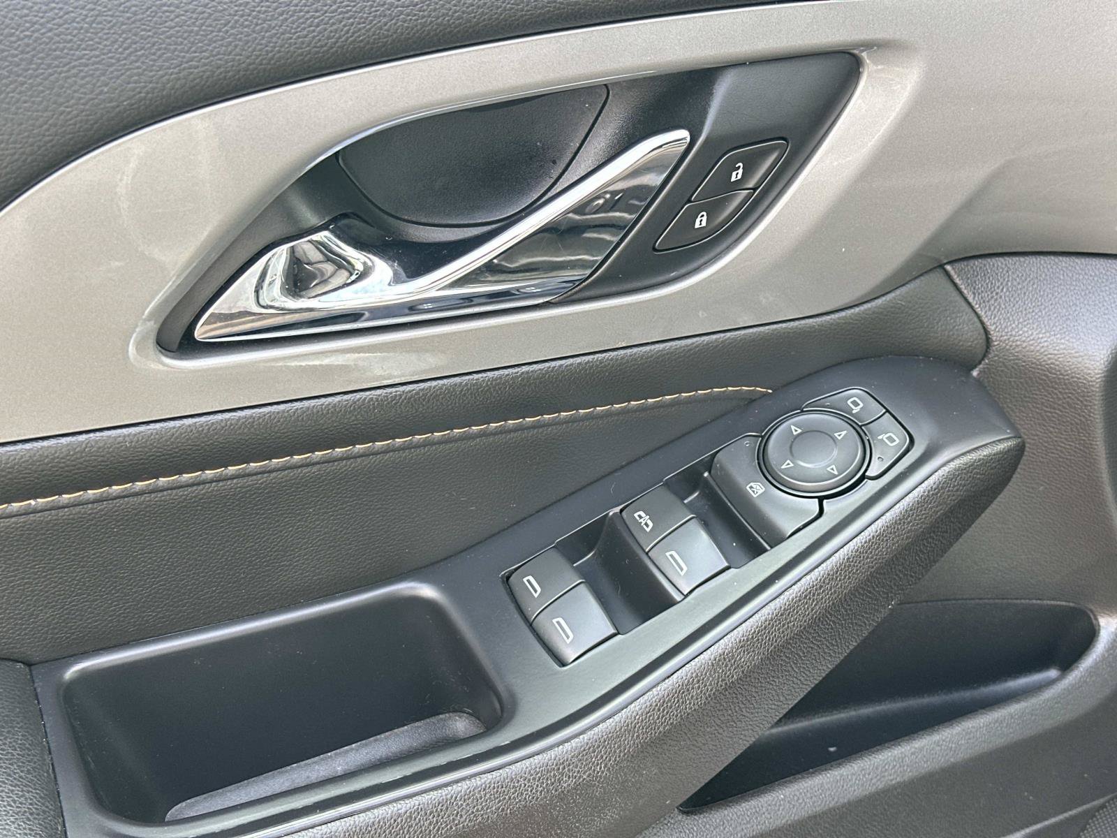 Certified 2020 Chevrolet Traverse LT FWD image 16