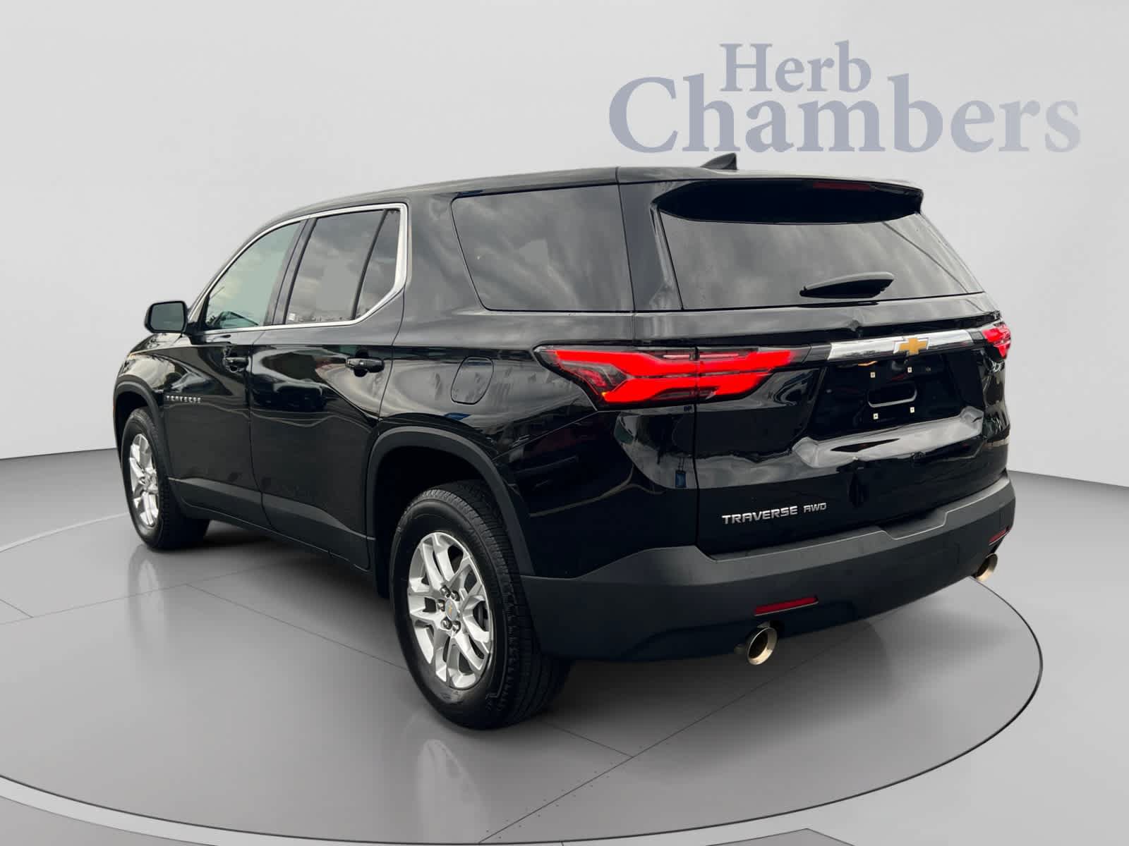 Used 2023 Chevrolet Traverse LS AWD/4WD image 3