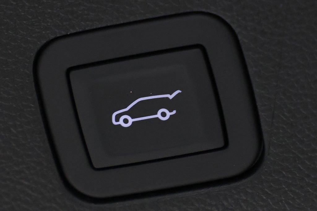 Used 2026 GMC Yukon Denali Ultimate image 16