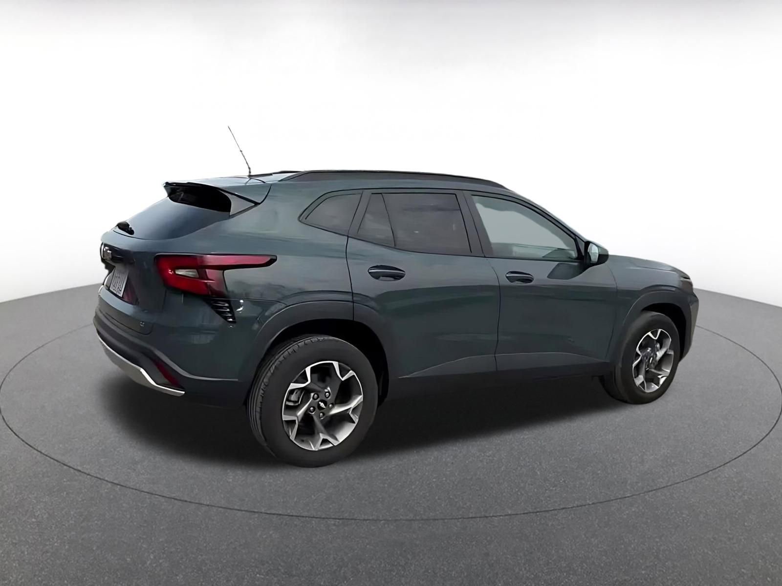 Used 2025 Chevrolet Trax LT image 15