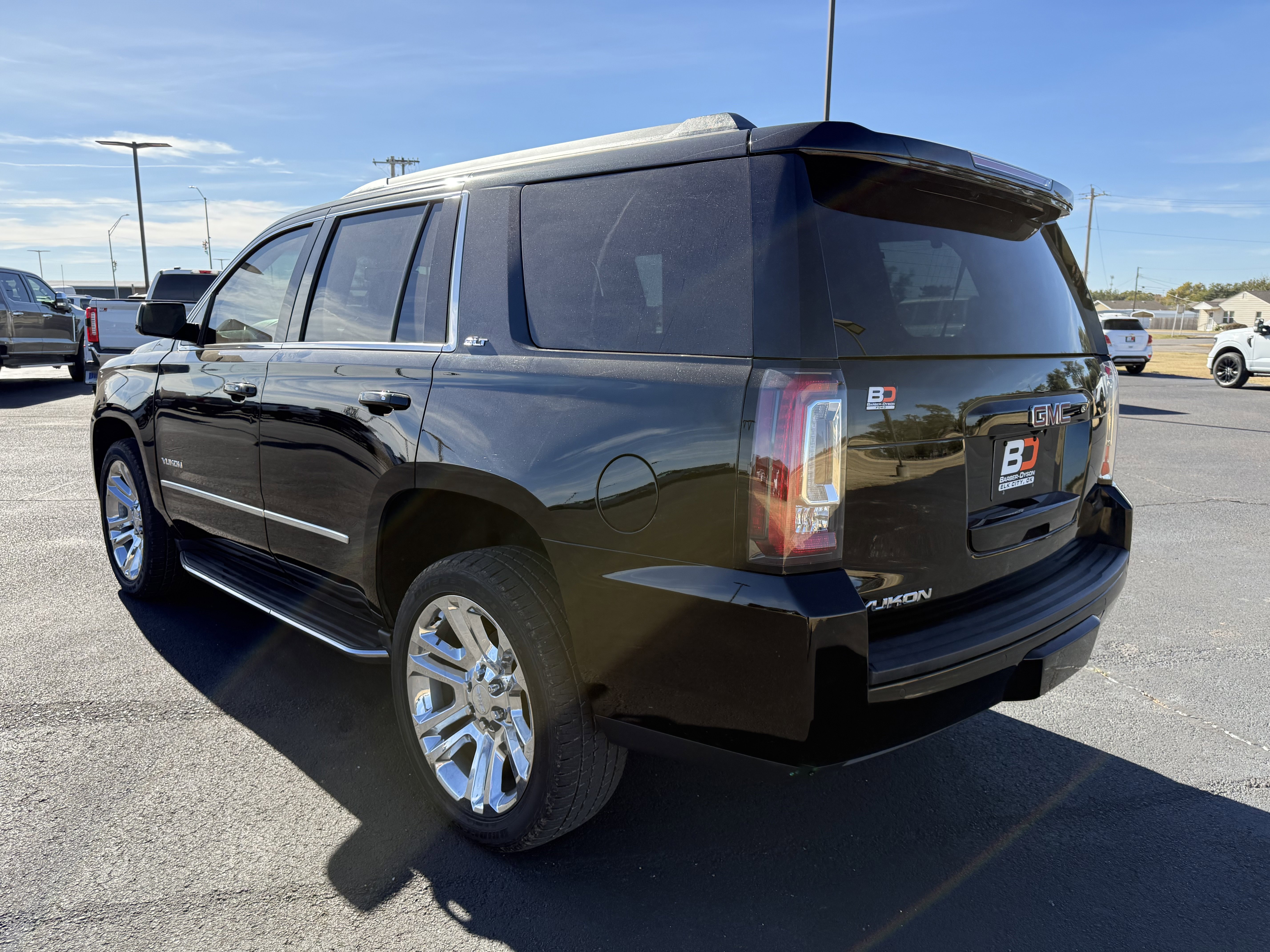 Used 2017 GMC Yukon SLT w/ Premium Edition image 4