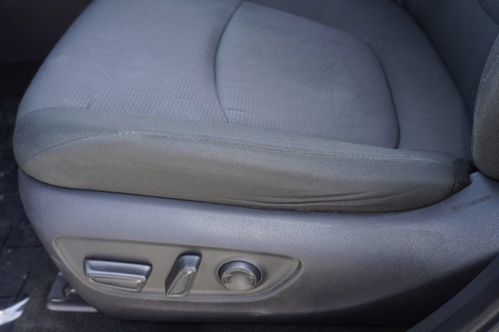 Used 2025 Toyota RAV4 XLE FWD image 10