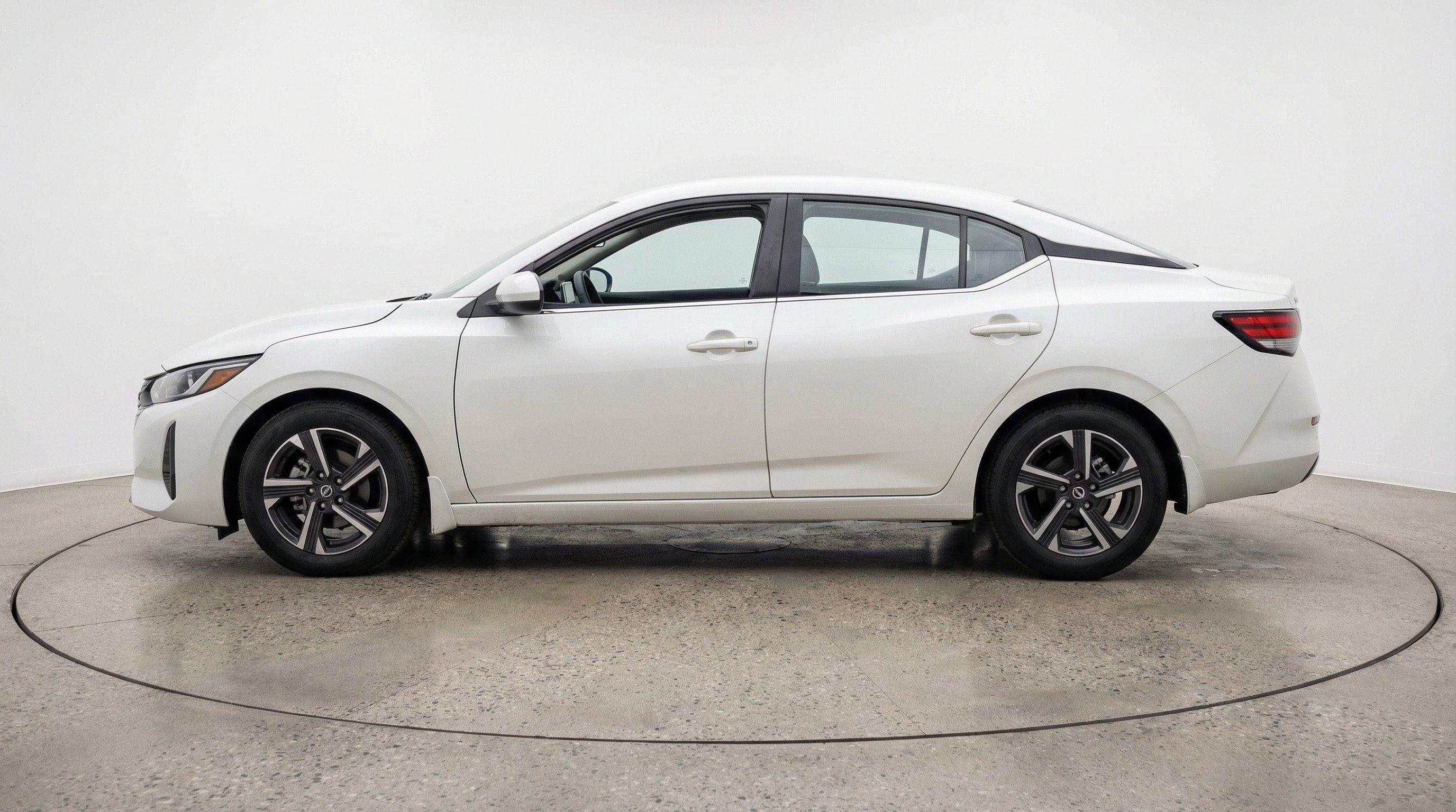 Used 2025 Nissan Sentra SV FWD image 5