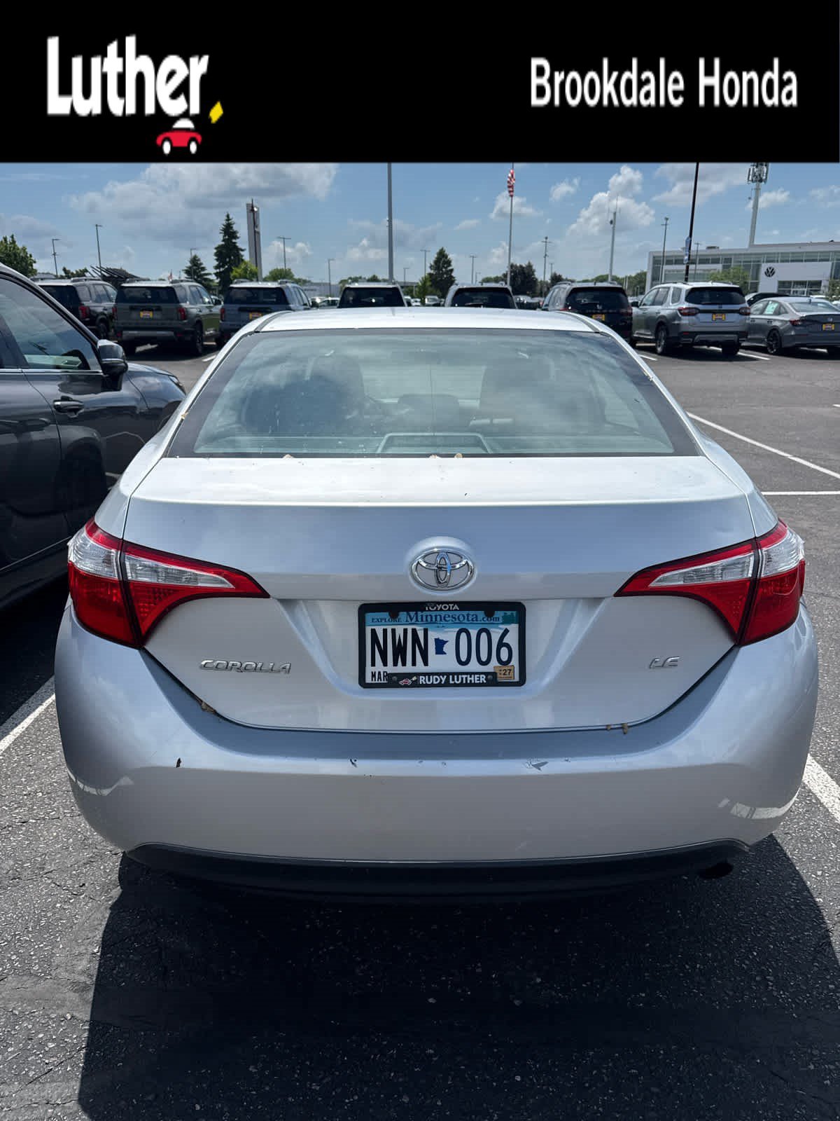 Used 2015 Toyota Corolla LE FWD image 1